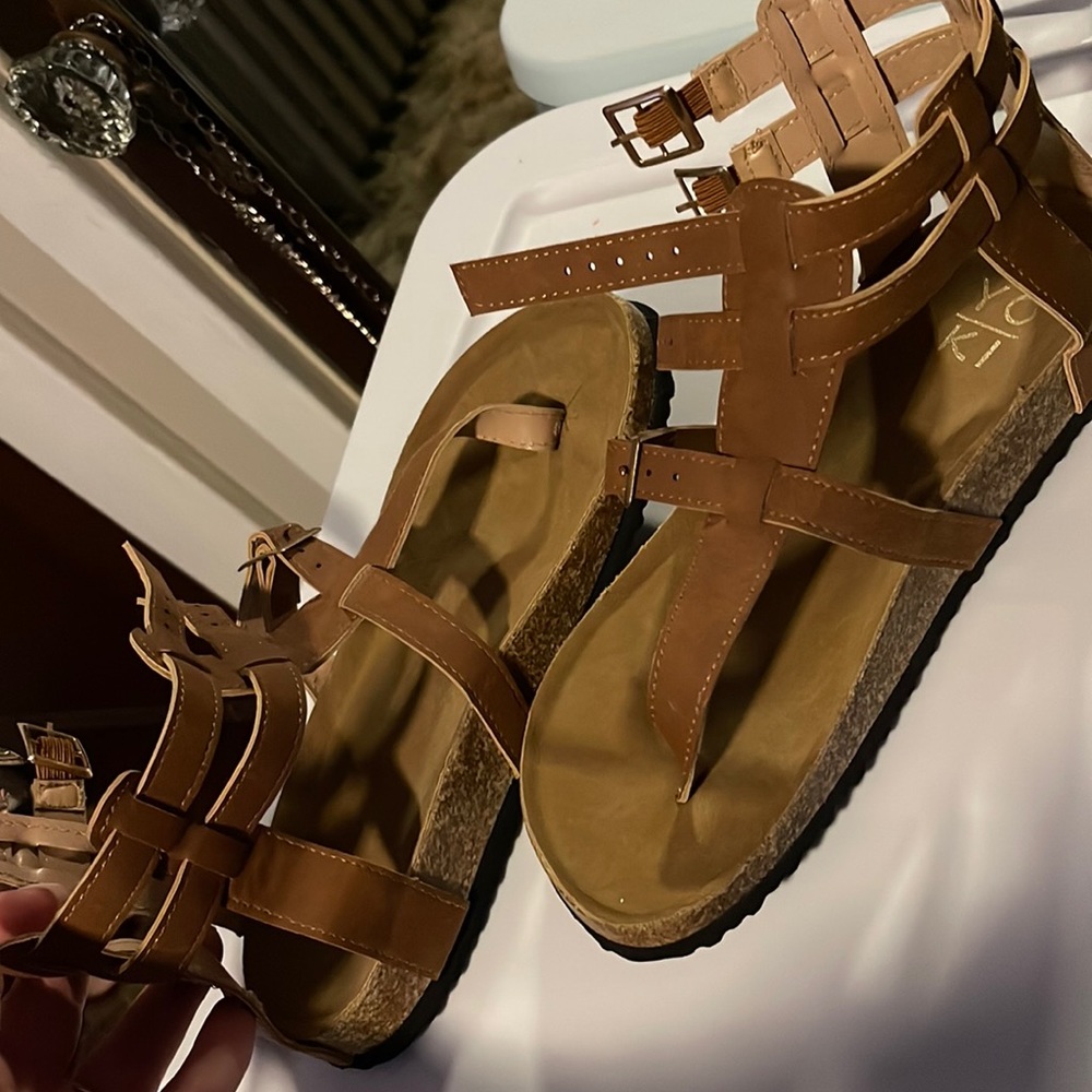 Strapped flat shoes. Brown and great for summer